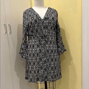 Black and White Long Sleeve V-Neck Sundress